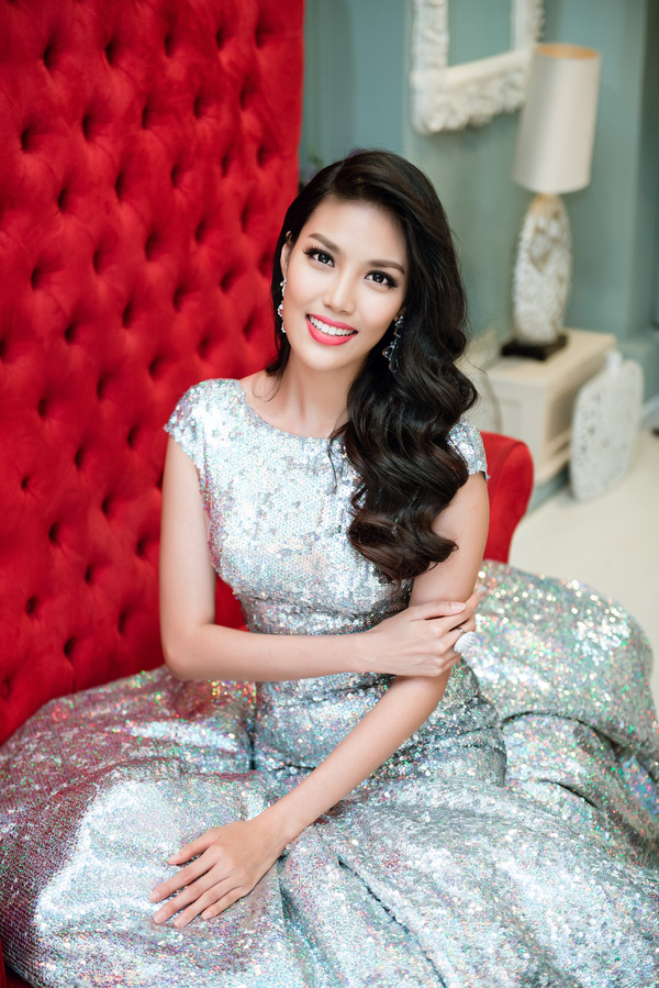 Lan Khuê khoe trang phục dạ hội tại Hoa hậu Thế giới 2015