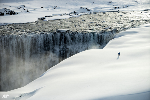 Băng phủ - Ảnh: Chris Burkard.