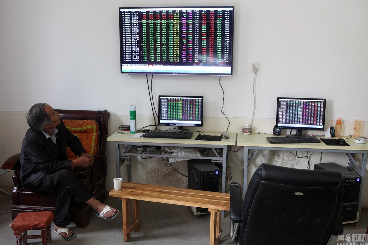 FED tăng lãi suất làm VN Index tuột dốc 29 điểm, sàn HoSE