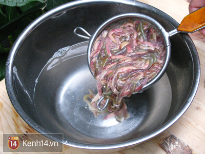 Nem rươi giòn tan thơm lừng khiến nhà hàng xóm cũng phải thèm