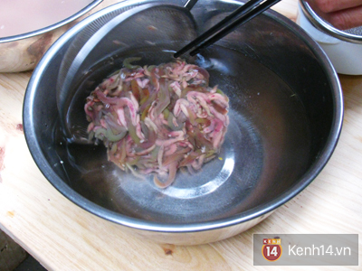 Nem rươi giòn tan thơm lừng khiến nhà hàng xóm cũng phải thèm