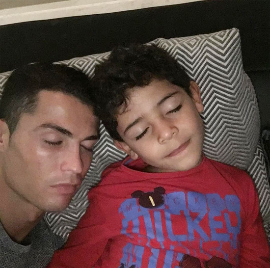 Những khoảnh khắc ngọt ngào của Ronaldo và con trai cưng