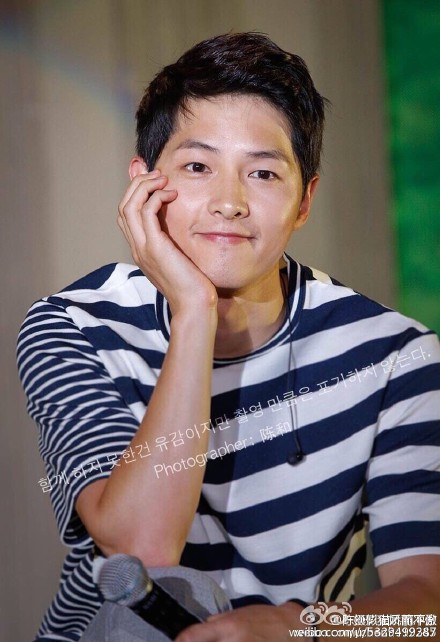 Song Joong Ki nghẹn ng&agrave;o x&uacute;c động đến rơi nước mắt - Ảnh 13.