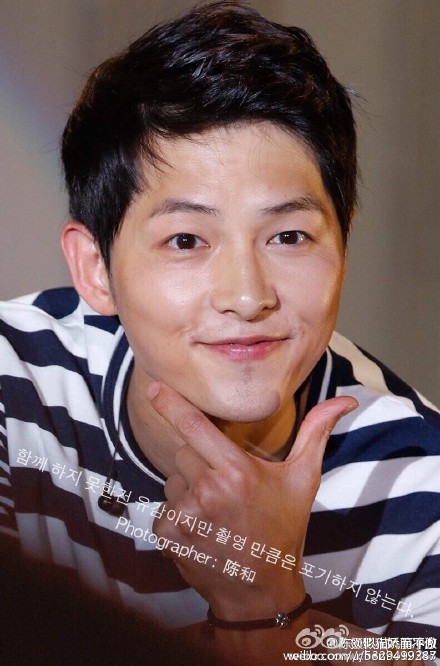 Song Joong Ki nghẹn ng&agrave;o x&uacute;c động đến rơi nước mắt - Ảnh 14.