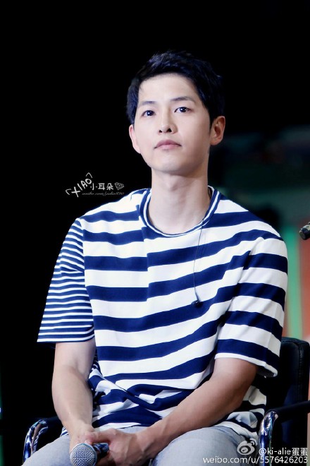 Song Joong Ki nghẹn ng&agrave;o x&uacute;c động đến rơi nước mắt - Ảnh 7.