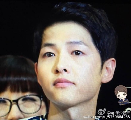 Song Joong Ki nghẹn ngào xúc động đến rơi nước mắt - Ảnh 1.