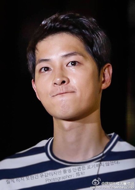 Song Joong Ki nghẹn ngào xúc động đến rơi nước mắt - Ảnh 4.