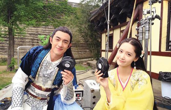 Yoona &ldquo;đ&aacute;nh gục&rdquo; tr&aacute;i tim kh&aacute;n giả bởi vẻ ngo&agrave;i xinh như mộng - Ảnh 1.