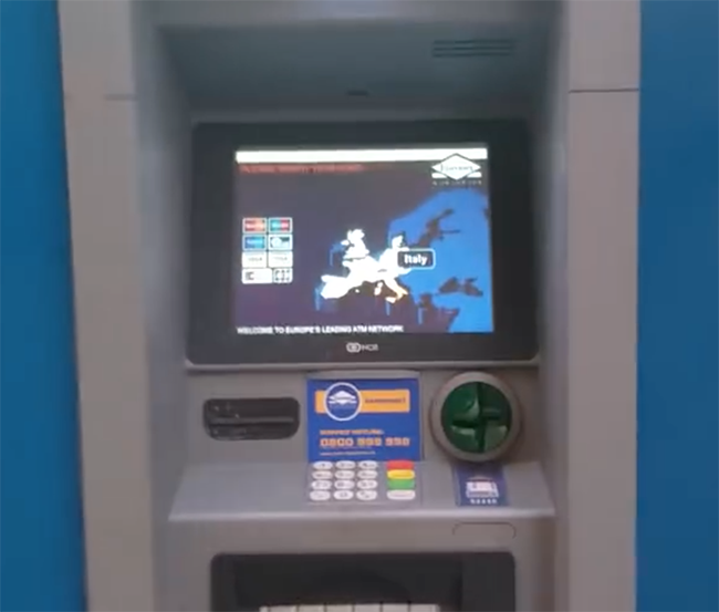 Soi kỹ chi tiết này ở máy ATM nếu không muốn tự nhiên mất tiền oan - Ảnh 2.