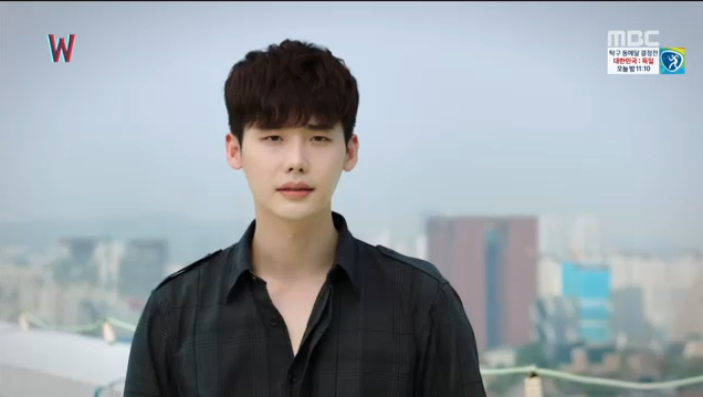 W - Two Worlds: Tự tử quá nhiều, Lee Jong Suk quên mất cả vợ Hyo Joo? - Ảnh 1.