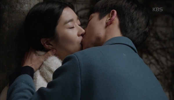 “Moorim School”: Lee Hyun Woo trao Seo Ye Ji nụ hôn dưới bầu trời tuyết rơi - Ảnh 2.