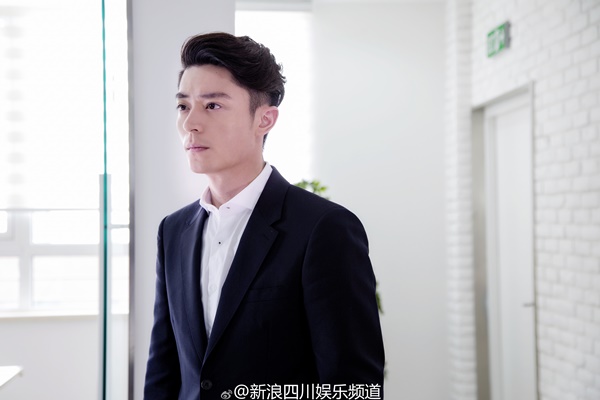 Rộ tin dự án “Người Láng Giềng Ánh Trăng” chiêu mộ Song Joong Ki, Hoắc Kiến Hoa - Ảnh 2.