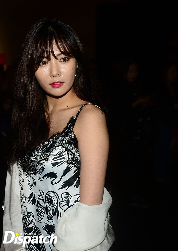 HyunA diện đồ trễ nải, người đẹp dao kéo Hong Soo Ah nổi bật tại Tuần lễ thời trang Seoul - Ảnh 3.