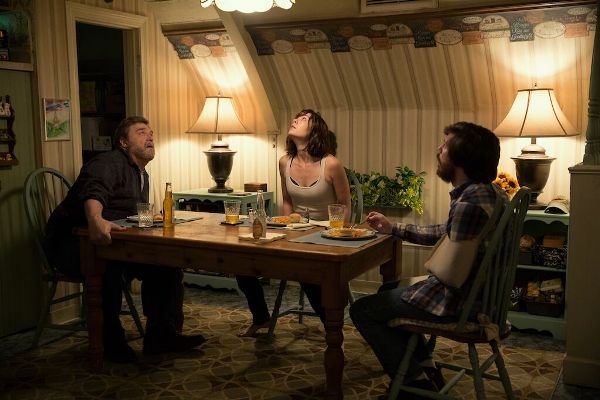 Thảm họa diệt vong mới 10 Cloverfield Lane dọa người xem chết khiếp - Ảnh 3.