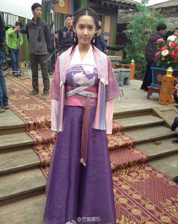 Yoona &ldquo;đ&aacute;nh gục&rdquo; tr&aacute;i tim kh&aacute;n giả bởi vẻ ngo&agrave;i xinh như mộng - Ảnh 3.