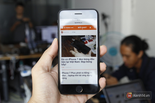 Đã có iPhone 7 đen bóng đầu tiên tại Việt Nam: Đẹp bóng bẩy! - Ảnh 13.