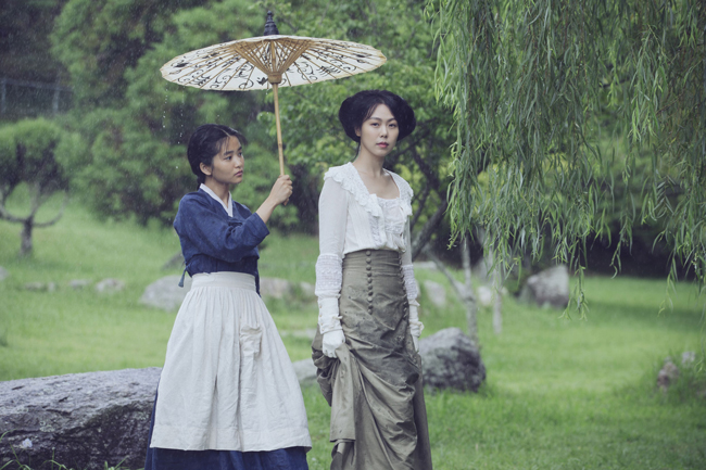 “The Handmaiden”: Quyến rũ, hung hăng và đầy mê hoặc - Ảnh 6.