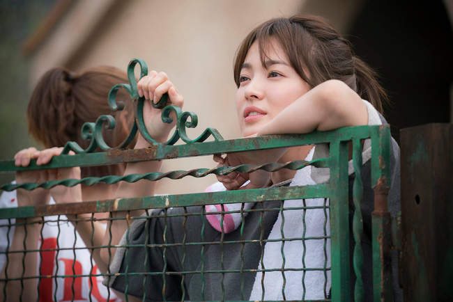 Chỉ c&ograve;n 2 tập &ldquo;Hậu Duệ Mặt Trời&rdquo; nữa, số phận Song Joong Ki sẽ đi về đ&acirc;u? - Ảnh 6.