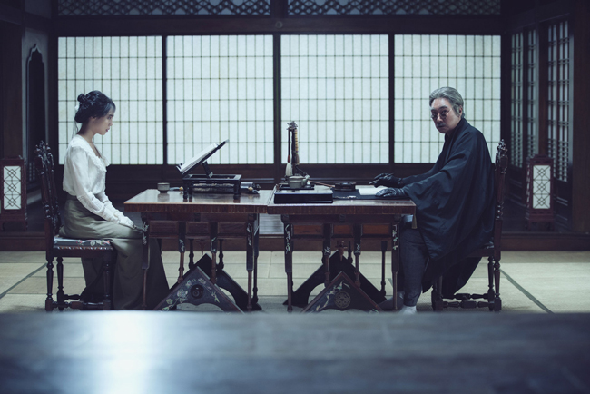 “The Handmaiden”: Quyến rũ, hung hăng và đầy mê hoặc - Ảnh 8.