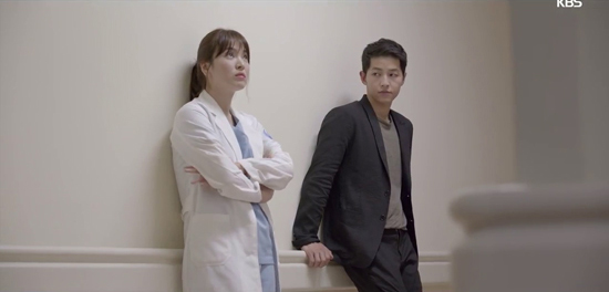 Song Joong Ki nổi đóa với Song Hye Kyo trong Hậu Duệ Mặt Trời - Ảnh 9.