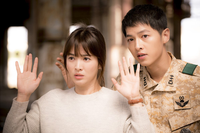Chỉ c&ograve;n 2 tập &ldquo;Hậu Duệ Mặt Trời&rdquo; nữa, số phận Song Joong Ki sẽ đi về đ&acirc;u? - Ảnh 9.