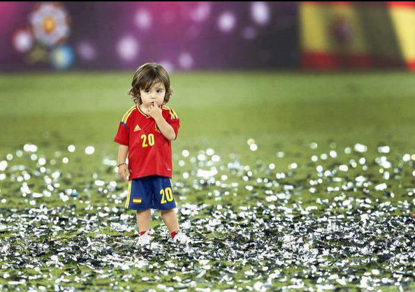 Con trai sao Arsenal khoe kỹ năng cực đỉnh trên sân Emirates - Ảnh 3.
