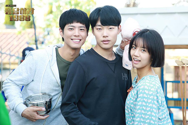 Mặt cún và mặt nai: Ai sẽ là chồng của Hyeri trong Reply 1988? - Ảnh 1.