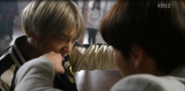 &ldquo;Moorim School&rdquo;: Chết cười với m&agrave;n &ldquo;ảo tưởng sức mạnh&rdquo; của Lee Hyun Woo - Ảnh 1.