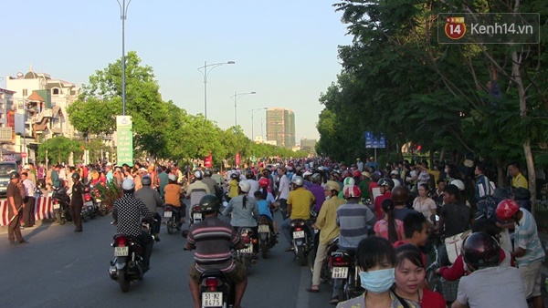 TP HCM: Va chạm giữa xe tải v&agrave; xe m&aacute;y, 3 người thương vong - Ảnh 3.