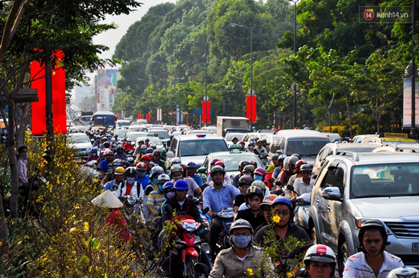 Người Hà Nội - Sài Gòn hối hả về quê nghỉ Tết sau buổi làm việc cuối cùng của năm - Ảnh 24.