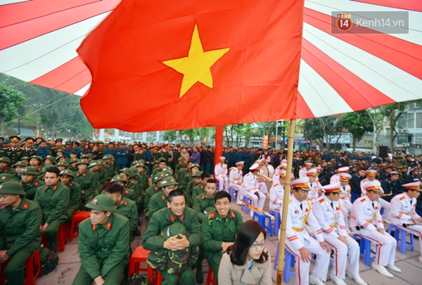 Hà Nội: Những hình ảnh xúc động trong buổi giao nhận quân 2016 - Ảnh 1.