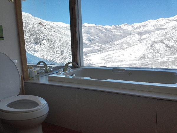 Những nhà vệ sinh có view đẹp nhất thế giới - Ảnh 1.