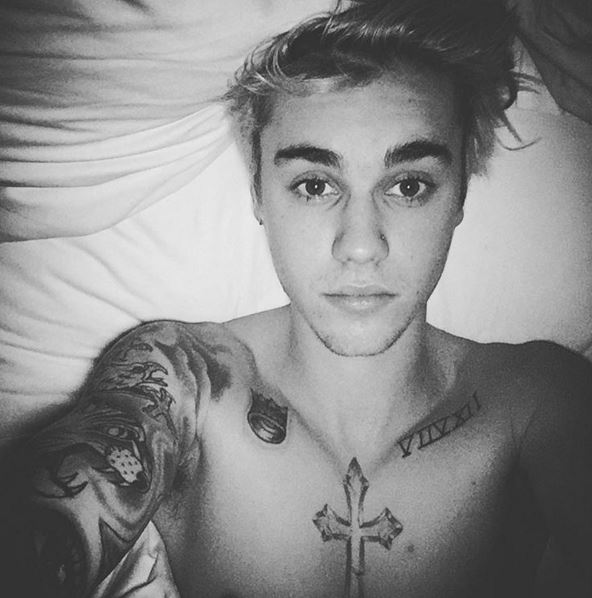 Justin Bieber gây chú ý với ảnh selfie khoe khuyên mũi - Ảnh 2.