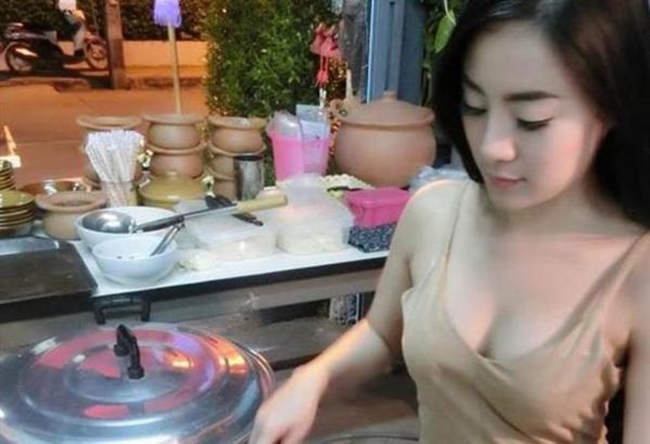 Hàng ăn vặt bỗng nổi như cồn vì cô chủ có thân hình còn quyến rũ hơn cả người mẫu - Ảnh 1.