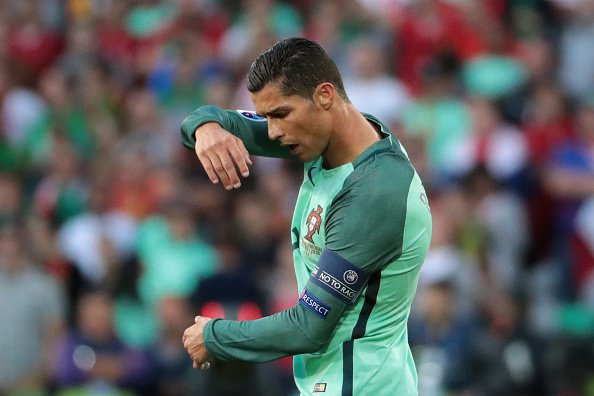 Ronaldo lại bị ném đá vì màn trình diễn tàng hình trước Croatia - Ảnh 2.