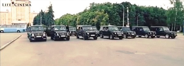 Ăn mừng tốt nghiệp, điệp vi&ecirc;n mới ra trường đăng ảnh tập thể k&egrave;m danh t&iacute;nh l&ecirc;n mạng - Ảnh 2.