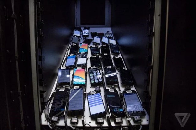 Bên trong căn phòng bí mật chứa 2.000 smartphone thử nghiệm ứng dụng của Facebook - Ảnh 3.