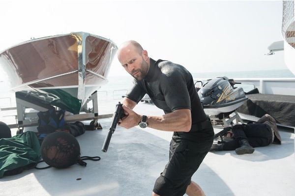 Heart-stopping watching Assassin Jason Statham save Jessica Alba in Mechanic: Resurrection - Photo 2.