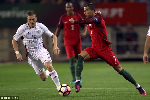 Sút penalty thành công, Ronaldo mở ra chiến thắng 4-1 cho Bồ Đào Nha - Ảnh 3.