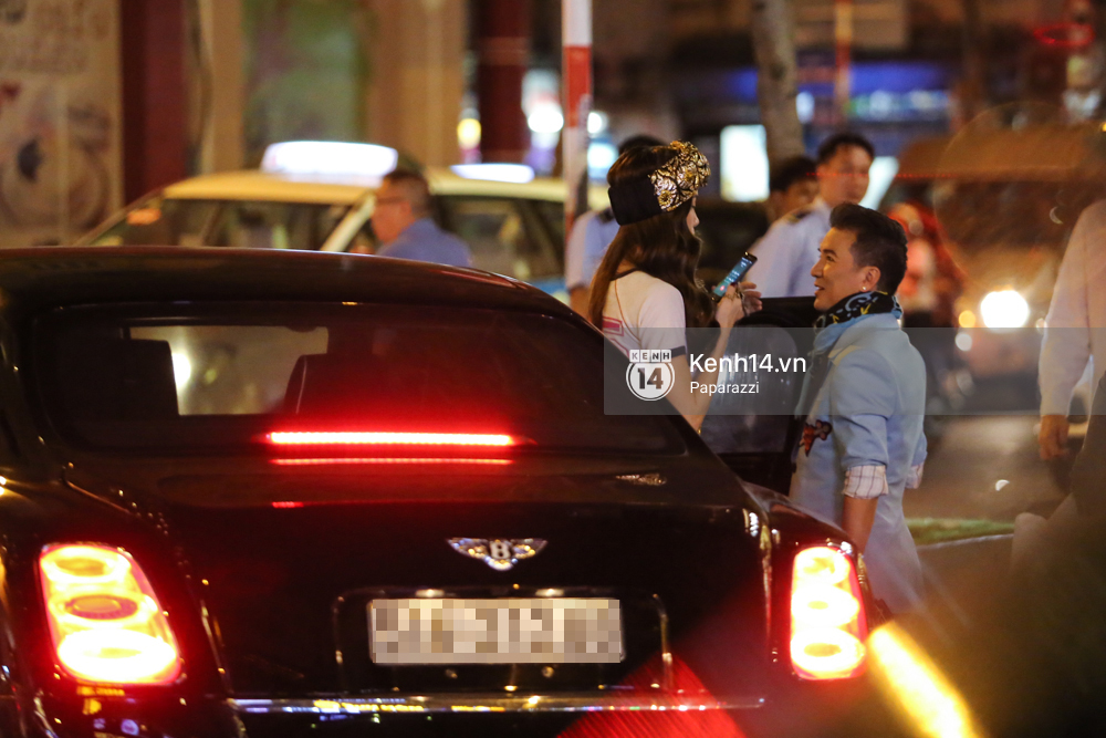 Hồ Ngọc H&agrave; bị bắt gặp l&aacute;i xe của đại gia Chu Đăng Khoa đi dự sự kiện - Ảnh 2.
