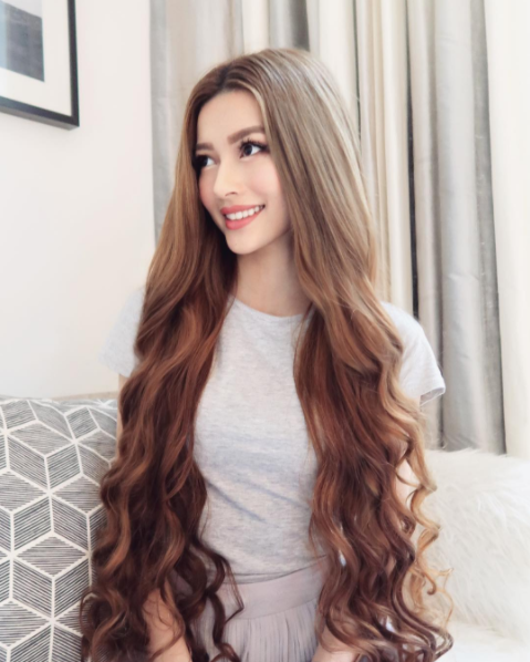 Nhìn mái tóc của cô ấy kìa, bao nhiêu cô gái khác phải phát ghen đây! - Ảnh 2. Nhìn mái tóc của cô ấy kìa, bao nhiêu cô gái khác phải phát ghen đây! - Ảnh 2.