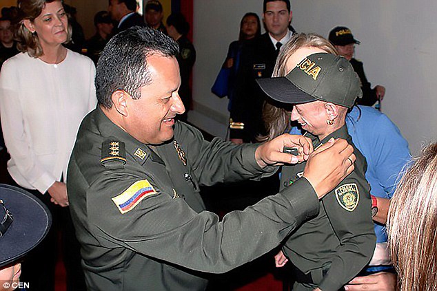 C&ocirc; b&eacute; 12 tuổi c&oacute; ngoại h&igrave;nh hệt như b&agrave; l&atilde;o 90 đ&atilde; qua đời - Ảnh 6.