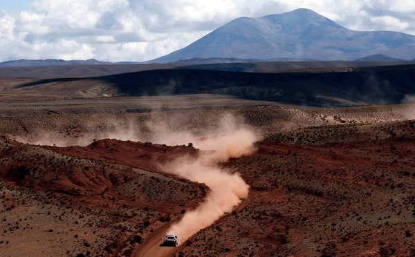 Toàn cảnh giải đua xe xuyên sa mạc khắc nghiệt nhất hành tinh Dakar Rally 2016 - Ảnh 2.
