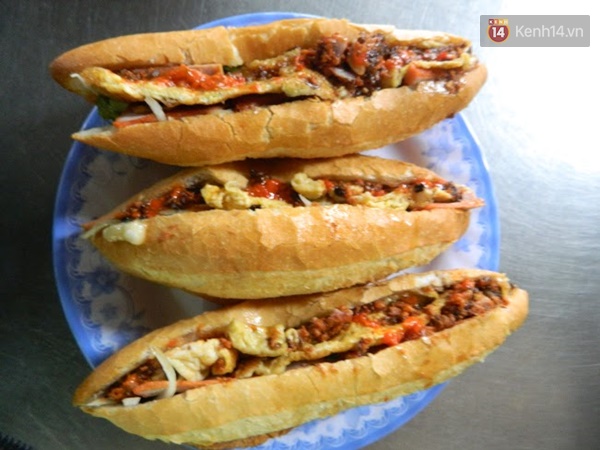 Tiệm bánh mì “ngon nhất thế giới” của cụ bà U80 ở Hội An