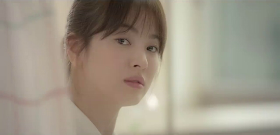 Song Joong Ki khoe th&acirc;n h&igrave;nh n&oacute;ng bỏng trong &ldquo;Descendants Of The Sun&rdquo; - Ảnh 11.