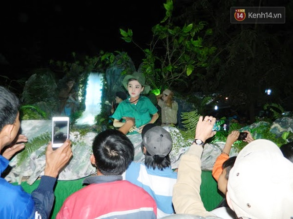 Hàng vạn người dân đổ xô đến xem lễ rước “Cô gái không xương” ở Quảng Nam - Ảnh 6.