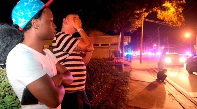 Mỹ: Hiện trường hỗn loạn sau vụ xả súng đẫm máu tại hộp đêm đồng tính - Ảnh 6.