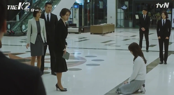 “K2”: Ji Chang Wook bất lực nhìn Yoona bị kẻ thù bắt cóc - Ảnh 10.