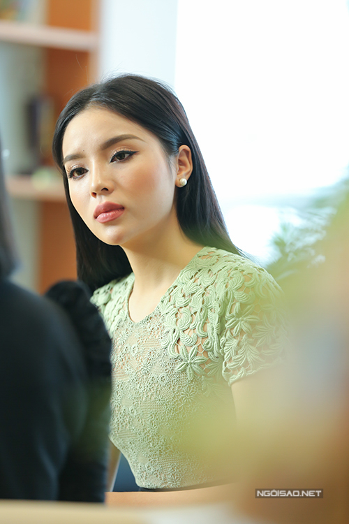Kỳ Duy&ecirc;n lại g&acirc;y x&ocirc;n xao khi xuất hiện với gương mặt sưng ph&ugrave; - Ảnh 2.