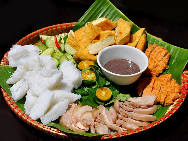Bún đậu mắm tôm: Hà Nội chỉ ăn buổi trưa, Sài Gòn ăn cả đêm cả ngày - Ảnh 1.